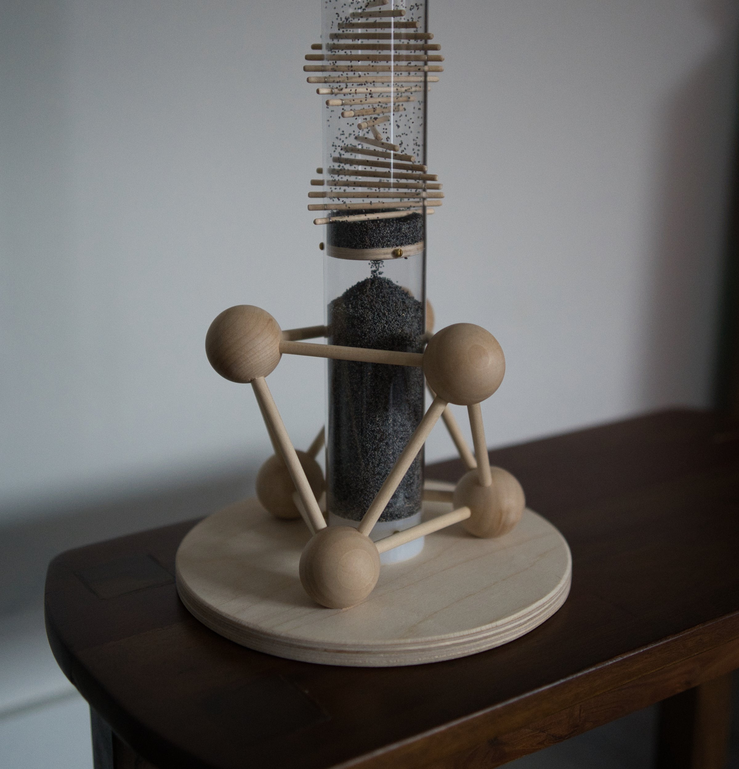 Small Geometric Stand – Eight Planes